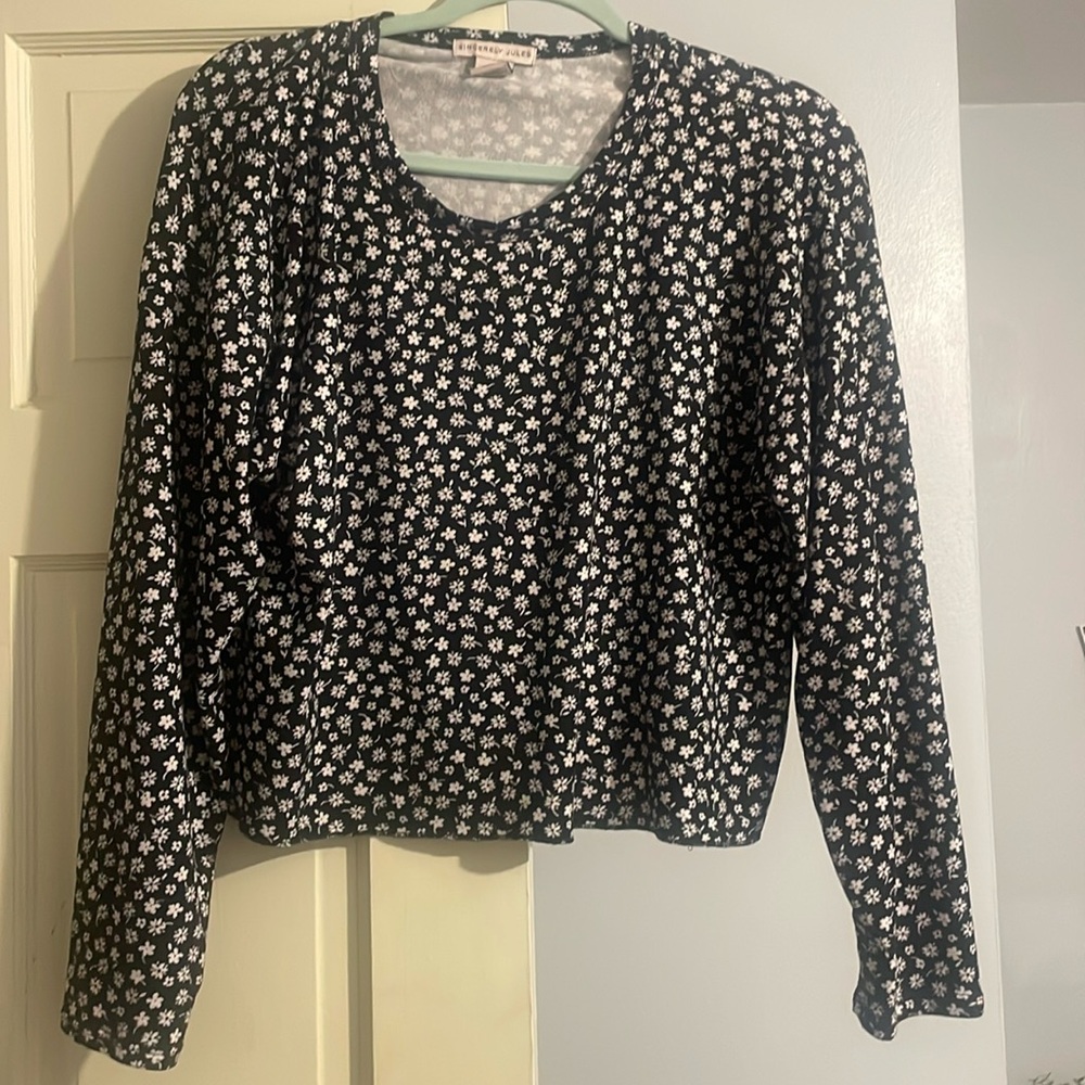 Cropped flowered top